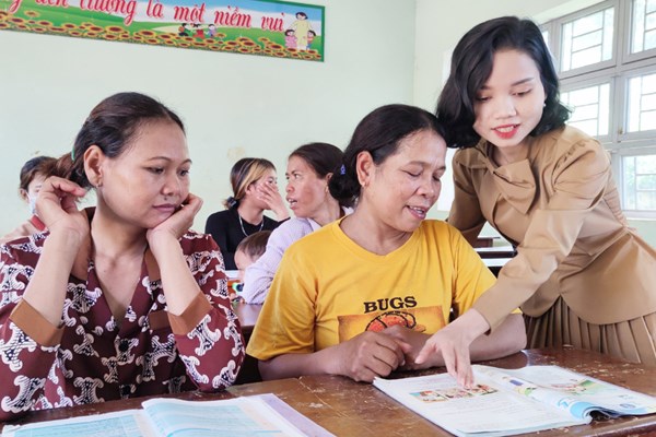 Lớp học xóa mù của cô giáo trẻ Ja Rai - Anh 1
