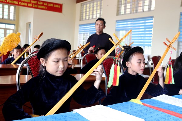 “Văn hóa còn thì dân tộc còn” (Bài 2):​​​​​​​ Vì yêu nên tận sức cống hiến - Anh 1