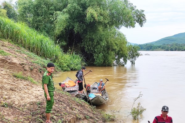 Bé trai 12 tuổi đi chăn trâu nghi bị nước lũ cuốn trôi - Anh 1