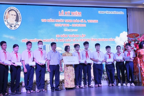 Khánh Hòa kỷ niệm 159 năm ngày sinh bác sĩ A.Yersin - Anh 3