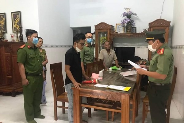 Quảng Ngãi: Bắt tạm giam đối tượng đăng tải, chia sẻ bài viết chống phá Nhà nước lên Facebook - Anh 1