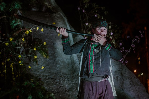 Cuốn hút thực cảnh The Mong Show - Anh 1
