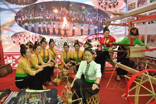 Yên Bái: Khai mạc không gian trưng bày và trình diễn văn hóa các dân tộc - Anh 3
