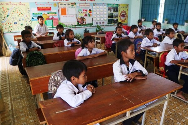 Học sinh vùng cao Ninh Thuận chưa có sách giáo khoa phục vụ học tập: Còn chờ... Sở GD&ĐT đấu thầu - Anh 1