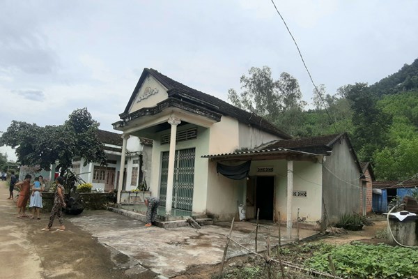 Bình Định: Nhất quyết phải di dời người dân đến nơi an toàn trước khi bão Noru đổ bộ - Anh 1