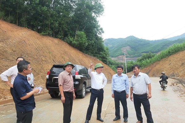 Bình Định: Nhất quyết phải di dời người dân đến nơi an toàn trước khi bão Noru đổ bộ - Anh 4