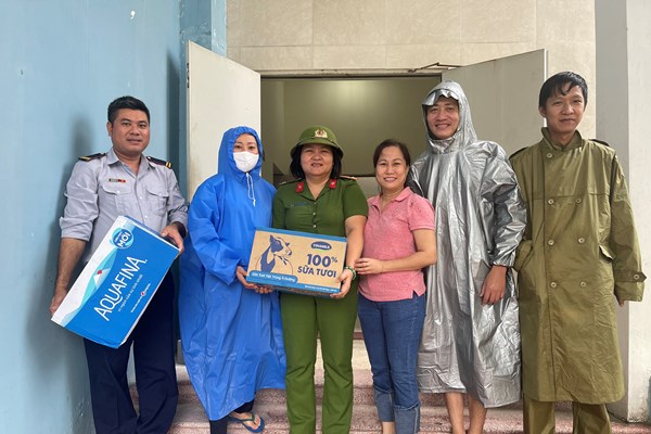 Đà Nẵng: Nhiều khách sạn đón người dân vào ăn ở miễn phí để tránh bão Noru - Anh 3