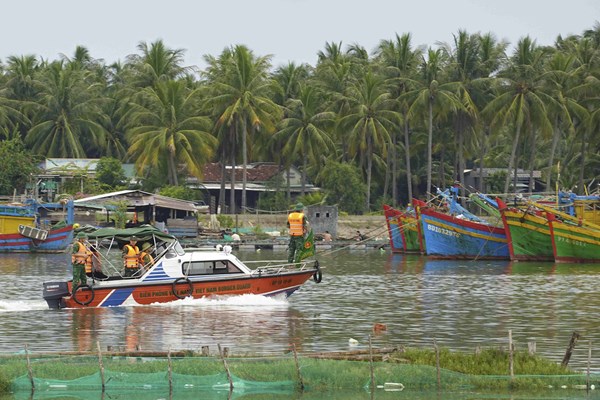 Phú Yên chủ động ứng phó khẩn cấp với bão số 4 - Anh 2
