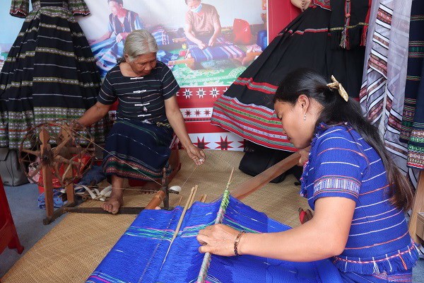 Lâm Đồng bảo tồn, phát huy giá trị truyền thống các dân tộc thiểu số gắn với phát triển du lịch - Anh 1