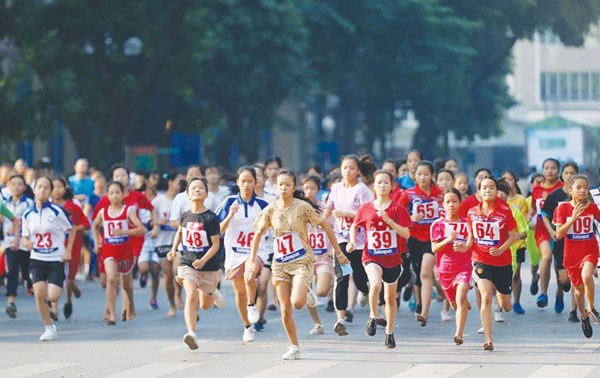 Gần 1.500 VĐV dự chung kết Giải chạy Báo Hà Nội Mới mở rộng lần thứ 47 - Anh 2