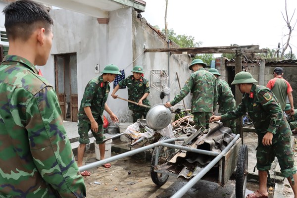 Gần 2.680 nhà dân bị sập, hư hại, tốc mái sau bão số 4 - Anh 2