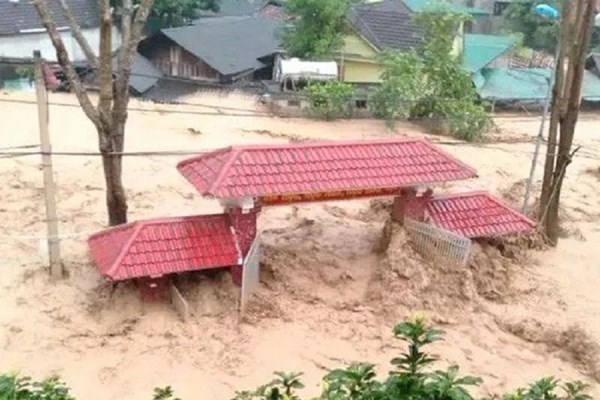 Kinh hoàng sau lũ quét ở biên giới Nghệ An - Anh 1