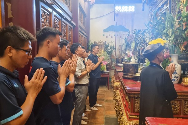 Đội tuyển U17 quốc gia dâng hương tưởng niệm các Vua Hùng - Anh 1