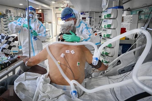 Nguy cơ làn sóng dịch Covid-19 quay trở lại các nước châu Âu - Anh 1