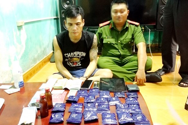 Quảng Bình: Bắt giữ đối tượng mua bán 5.500 viên ma tuý - Anh 1