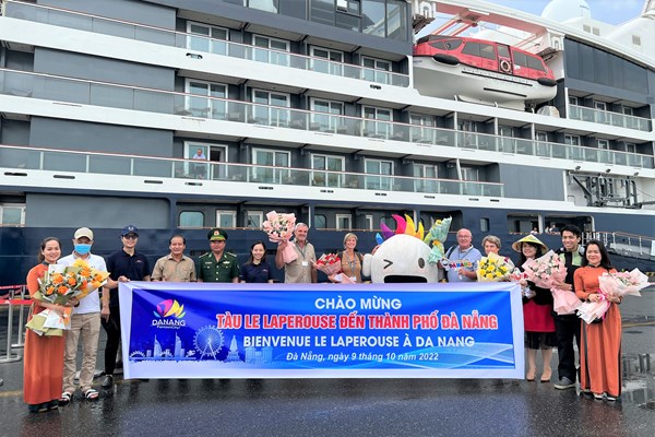 Đà Nẵng đón chuyến tàu du lịch đường biển đầu tiên trong năm 2022 - Anh 2