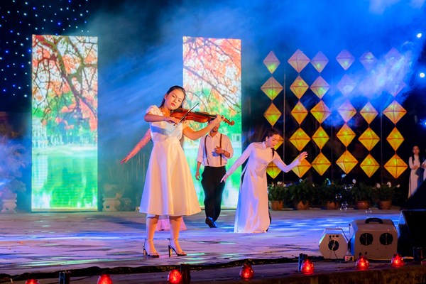 Đêm nhạc “Hương sắc mùa thu” khép lại Festival Huế mùa thu 2022 - Anh 2