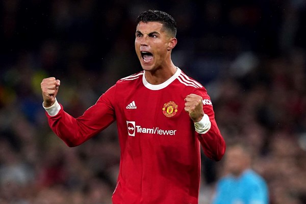 Ronaldo ghi bàn thắng thứ 700 ở cấp Câu lạc bộ - Anh 2