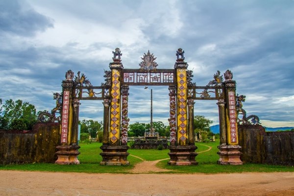 Bình Định phê duyệt 1 tỉ đồng để cắm mốc giới bảo vệ di tích quốc gia Thành Hoàng Đế - Anh 1