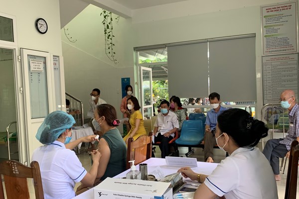 Nhiều cán bộ bỏ việc, nguồn nhân lực y tế ngày càng 