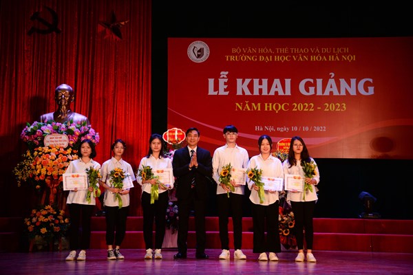 Chuyển đổi số, khẳng định uy tín và thương hiệu Trường Đại học Văn hóa Hà Nội - Anh 5