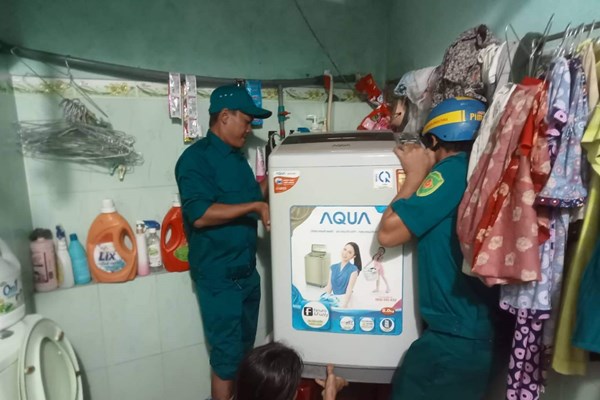 Quảng Ngãi: Tạm hoãn tất cả các cuộc họp chưa thật sự cần thiết để tập trung vào công tác phòng, chống mưa, lũ - Anh 5