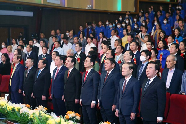 Kỷ niệm 70 năm Ngày truyền thống ngành Xuất bản, In và Phát hành Sách Việt Nam - Anh 2