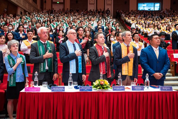 Toan canh Le khai giang “dac biet” o Truong Dai hoc VinUni - Anh 2