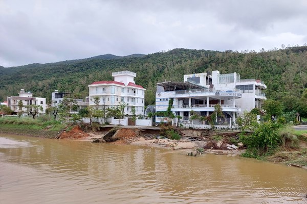 Đà Nẵng: Đường lên bán đảo Sơn Trà sụt lún nghiêm trọng - Anh 1