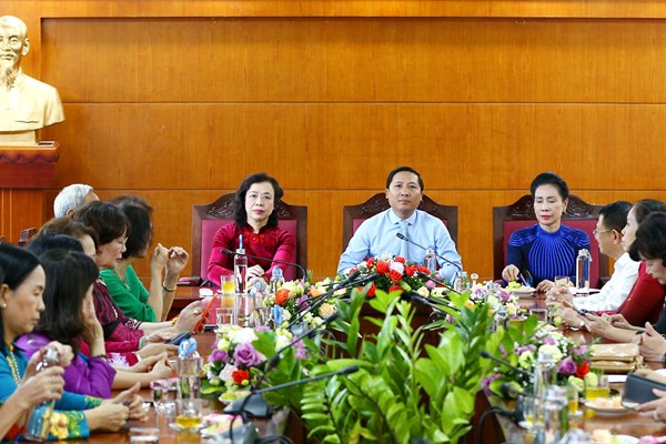 Câu lạc bộ Phụ nữ với di sản văn hoá về nguồn tại Đền thờ Hai Bà Trưng - Anh 4