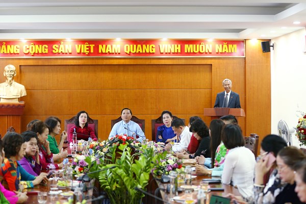 Câu lạc bộ Phụ nữ với di sản văn hoá về nguồn tại Đền thờ Hai Bà Trưng - Anh 7