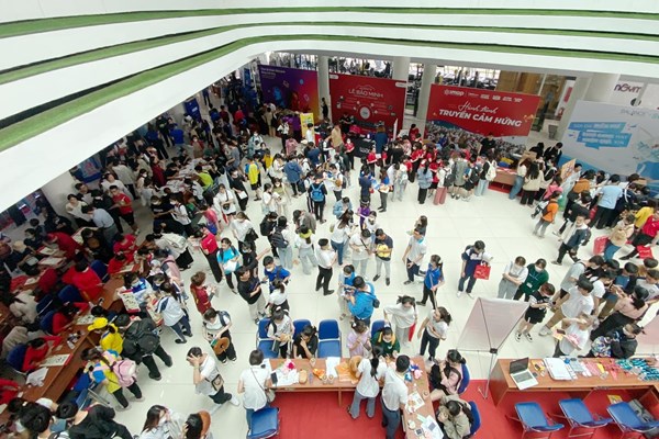 TP.HCM: Sôi động các hoạt động chào đón tân sinh viên năm 2022 - Anh 1