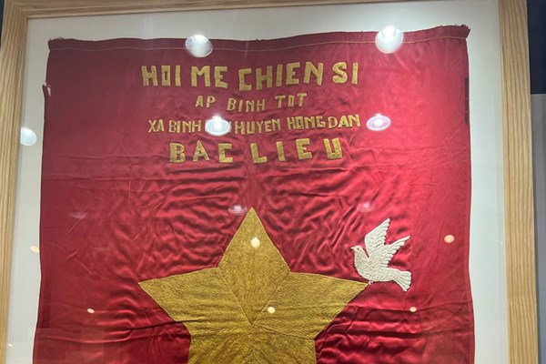 Những kỷ vật vẹn nguyên hơi ấm Bác Hồ - Anh 1