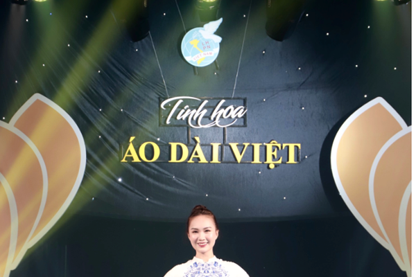 Tà áo dài Việt Nam tiếp tục toả sáng - Anh 1