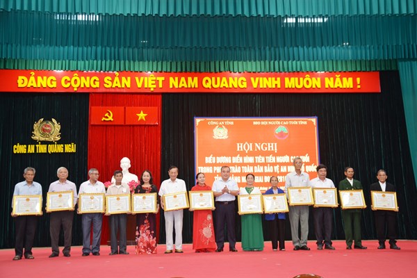 Phát huy vai trò của Người cao tuổi trong phong trào toàn dân bảo vệ an ninh Tổ quốc - Anh 4