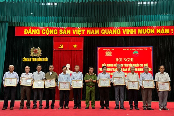 Phát huy vai trò của Người cao tuổi trong phong trào toàn dân bảo vệ an ninh Tổ quốc - Anh 5