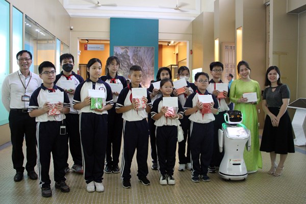 Đưa Robot thông minh vào làm thuyết minh viên tại bảo tàng: Phong phú thêm cách học môn Lịch sử - Anh 1