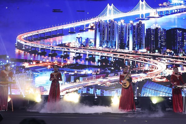 Bo truong Nguyen Van Hung: San pham du lich phai mang dau an van hoa thi moi phat trien ben vung - Anh 2