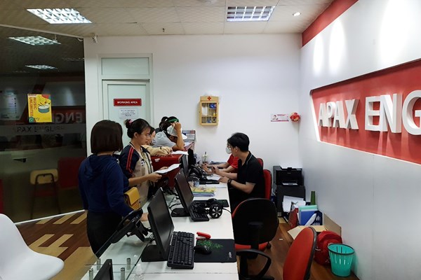 Đà Nẵng: Phụ huynh đồng loạt tố trung tâm tiếng Anh Apax English vi phạm hợp đồng - Anh 1