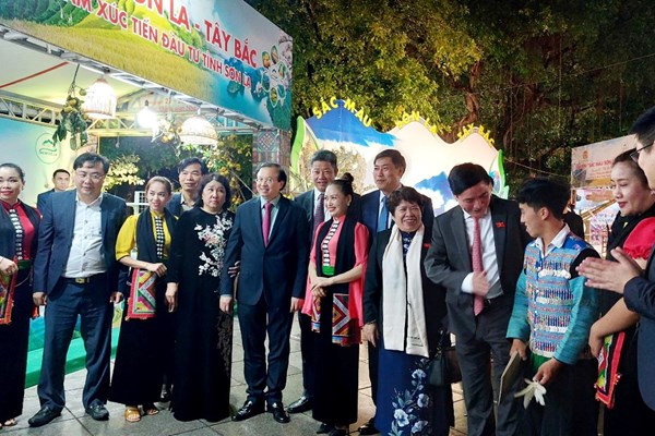 Sắc màu dân tộc độc đáo Sơn La- Tây Bắc tại Hà Nội - Anh 5