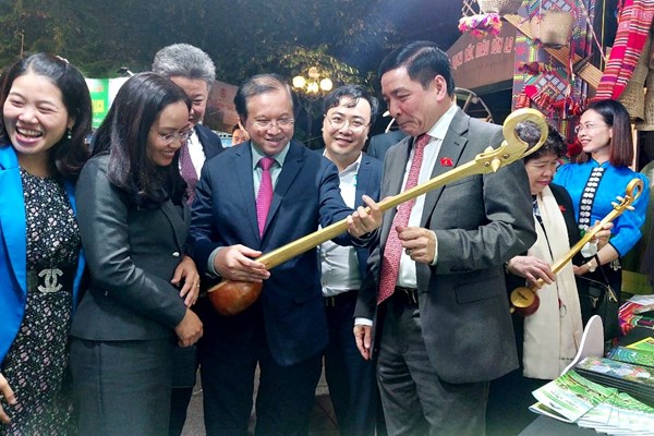 Sắc màu dân tộc độc đáo Sơn La- Tây Bắc tại Hà Nội - Anh 4