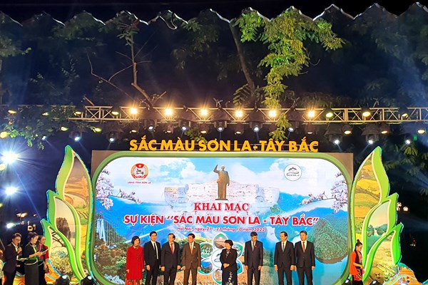 Sắc màu dân tộc độc đáo Sơn La- Tây Bắc tại Hà Nội - Anh 1