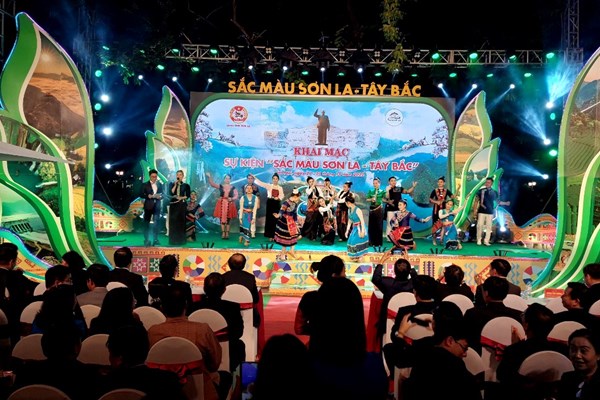 Sắc màu dân tộc độc đáo Sơn La- Tây Bắc tại Hà Nội - Anh 2