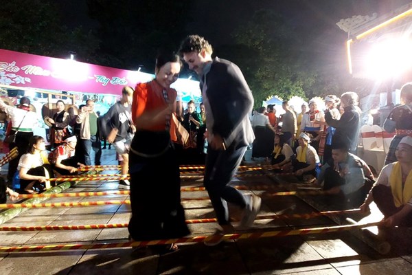 Sắc màu dân tộc độc đáo Sơn La- Tây Bắc tại Hà Nội - Anh 8