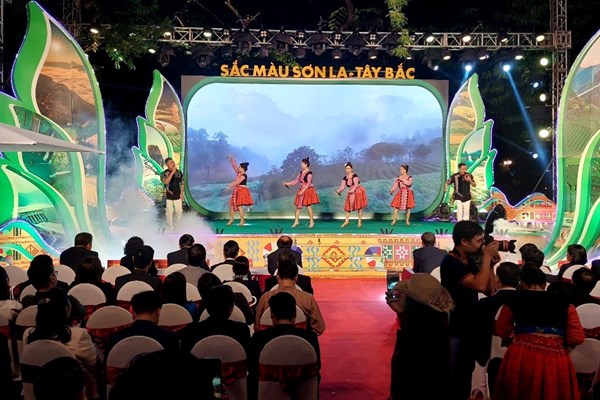 Sắc màu dân tộc độc đáo Sơn La- Tây Bắc tại Hà Nội - Anh 7