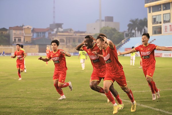 Xác định đội bóng giải hạng Nhất đầu tiên lên chơi tại V.League 2023 - Anh 1
