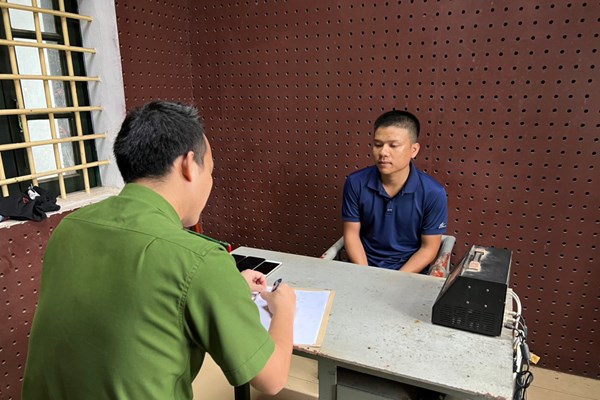 Bắt giữ nam thanh niên lừa đảo, chiếm đoạt 200 triệu đồng qua mạng - Anh 1