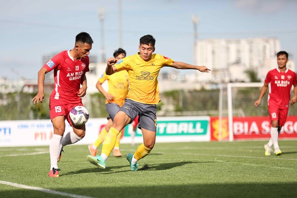 Nâng tầm bóng đá phong trào - Anh 1