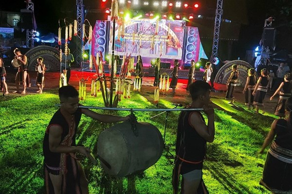 Chuẩn bị Hội thi cồng chiêng, xoang các DTTS tỉnh Kon Tum lần thứ nhất - Anh 1