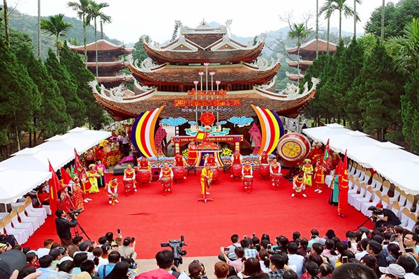 Chuyển biến trong thực hiện nếp sống văn hóa cộng đồng, văn minh lễ hội - Anh 1